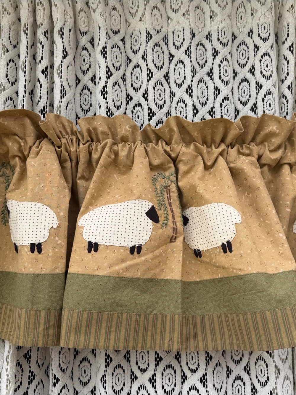 Primitive embroidered Tan Sheep-Print Skirt with Olive Trim Valance